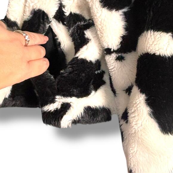 Vintage 90s Black White Western Coat Cow Print Cropped Fleece Faux Fur Jacket - Picture 3 of 10